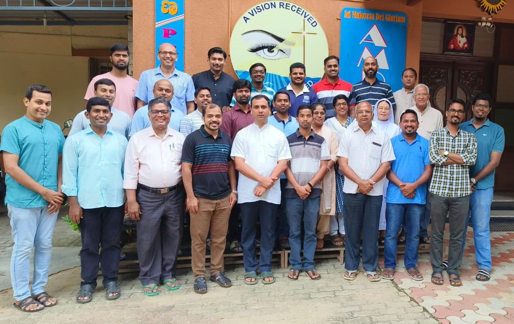 Course on Retreat Direction: April 12 – May 13, 2023